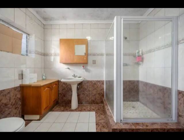 5 BEDROOM HOUSE FOR SALE IN ISIPINGO HILLS